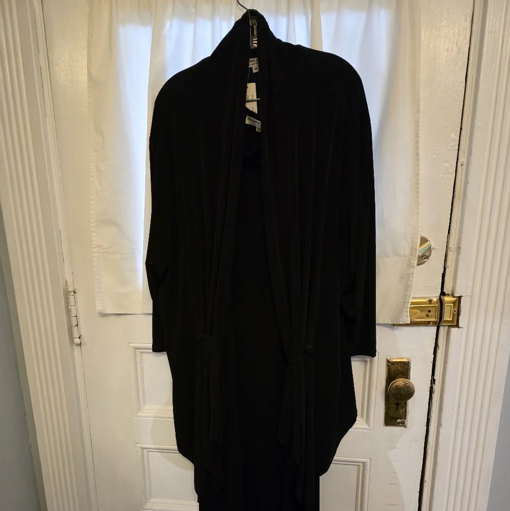 Elegant Black Long Tunic and Sleeveless Dress - Picture 2 of 9